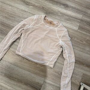 ALO Yoga Women's Beige Long Sleeve Tee